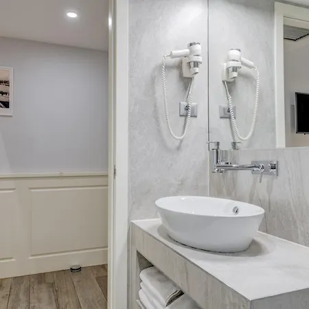Roko Luxury בית הארחה 4*