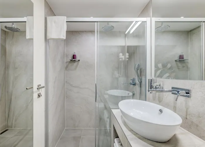 Roko Luxury 4* Split